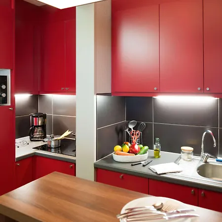 Aparthotel Adagio Centre Ramblas 4*