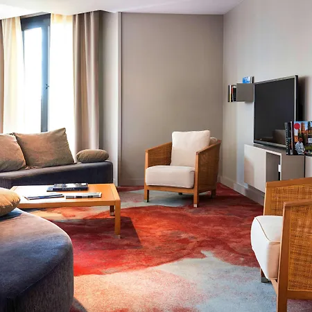 Aparthotel Adagio Centre Ramblas 4*